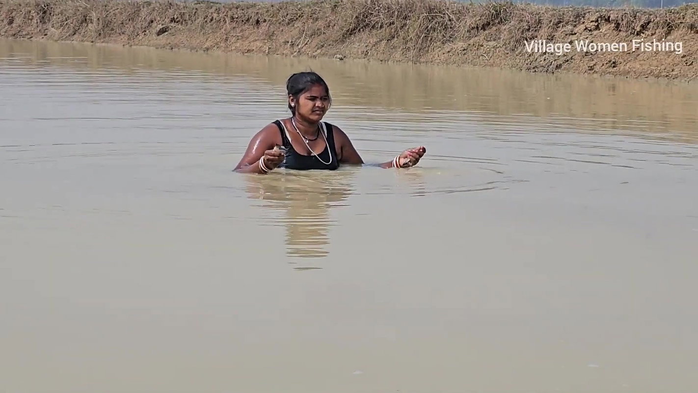 Amazing Village Women New Net fishing video    Mou