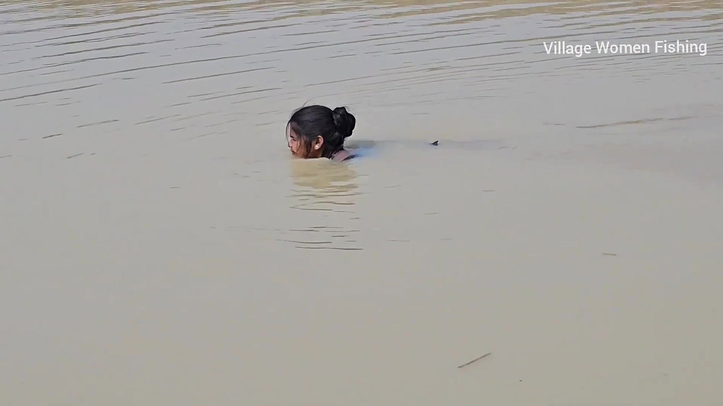 Amazing Village Women New Net fishing video    Mou