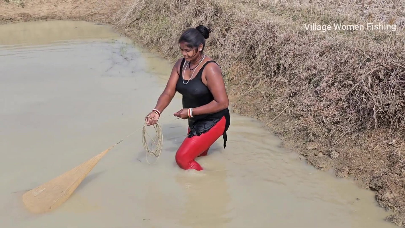 Amazing Village Women New Net fishing video    Mou