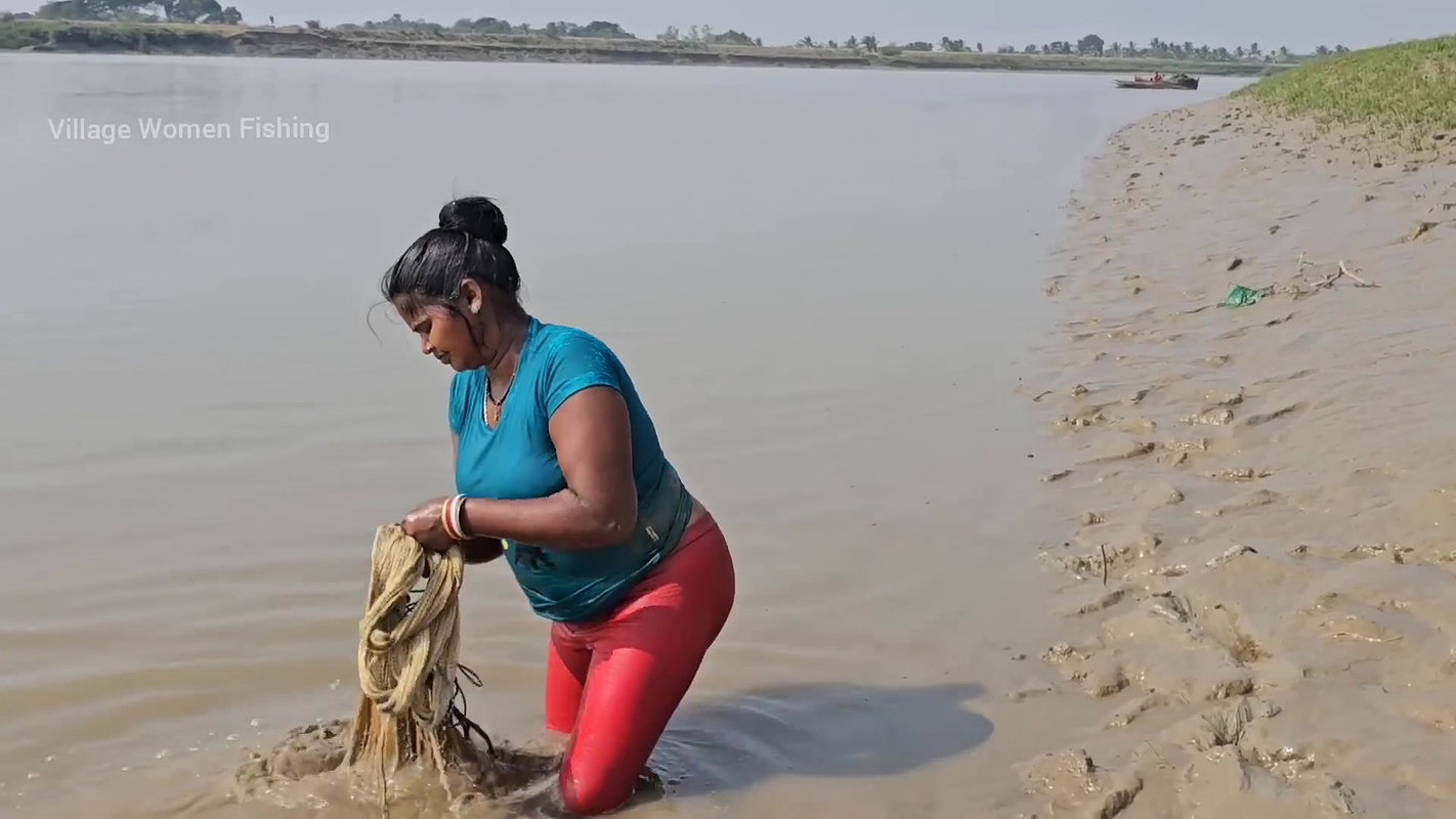 Amazing Village Women New Shore Fishing video    M