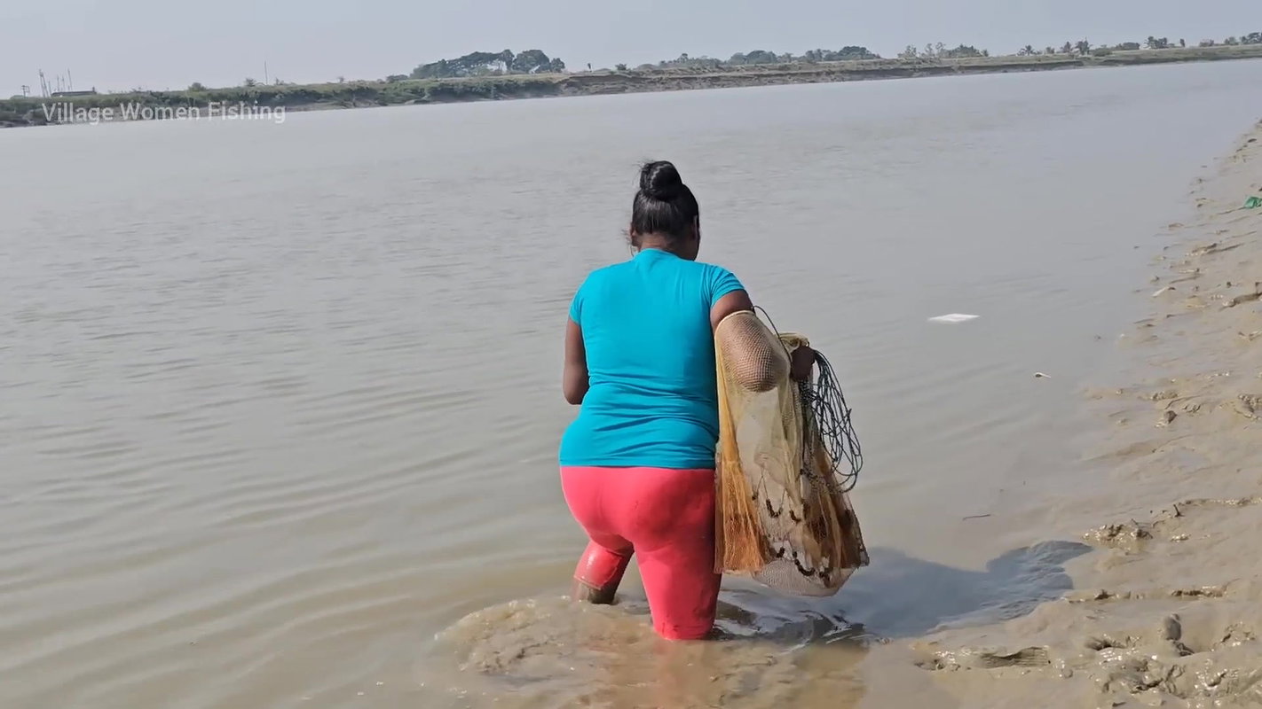 Amazing Village Women New Shore Fishing video    M