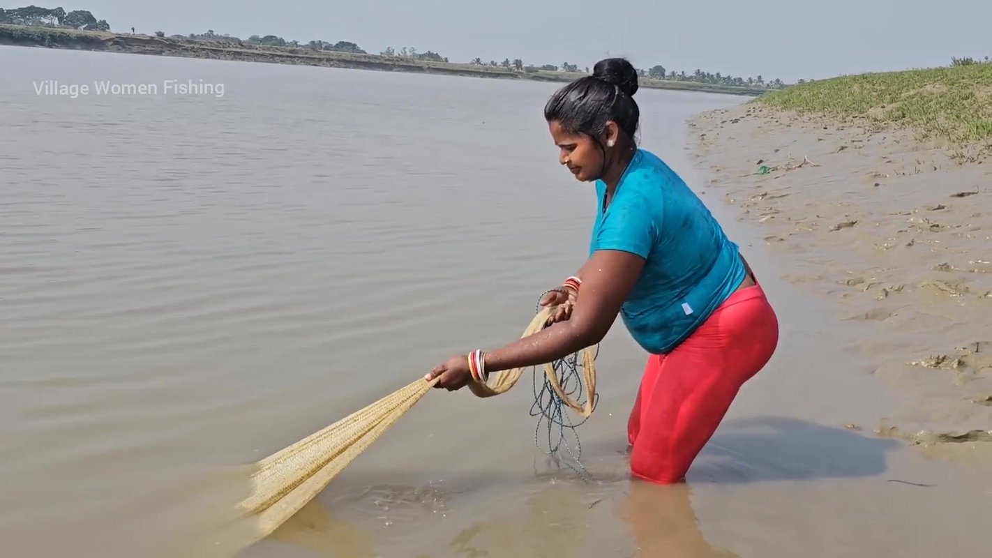 Amazing Village Women New Shore Fishing video    M