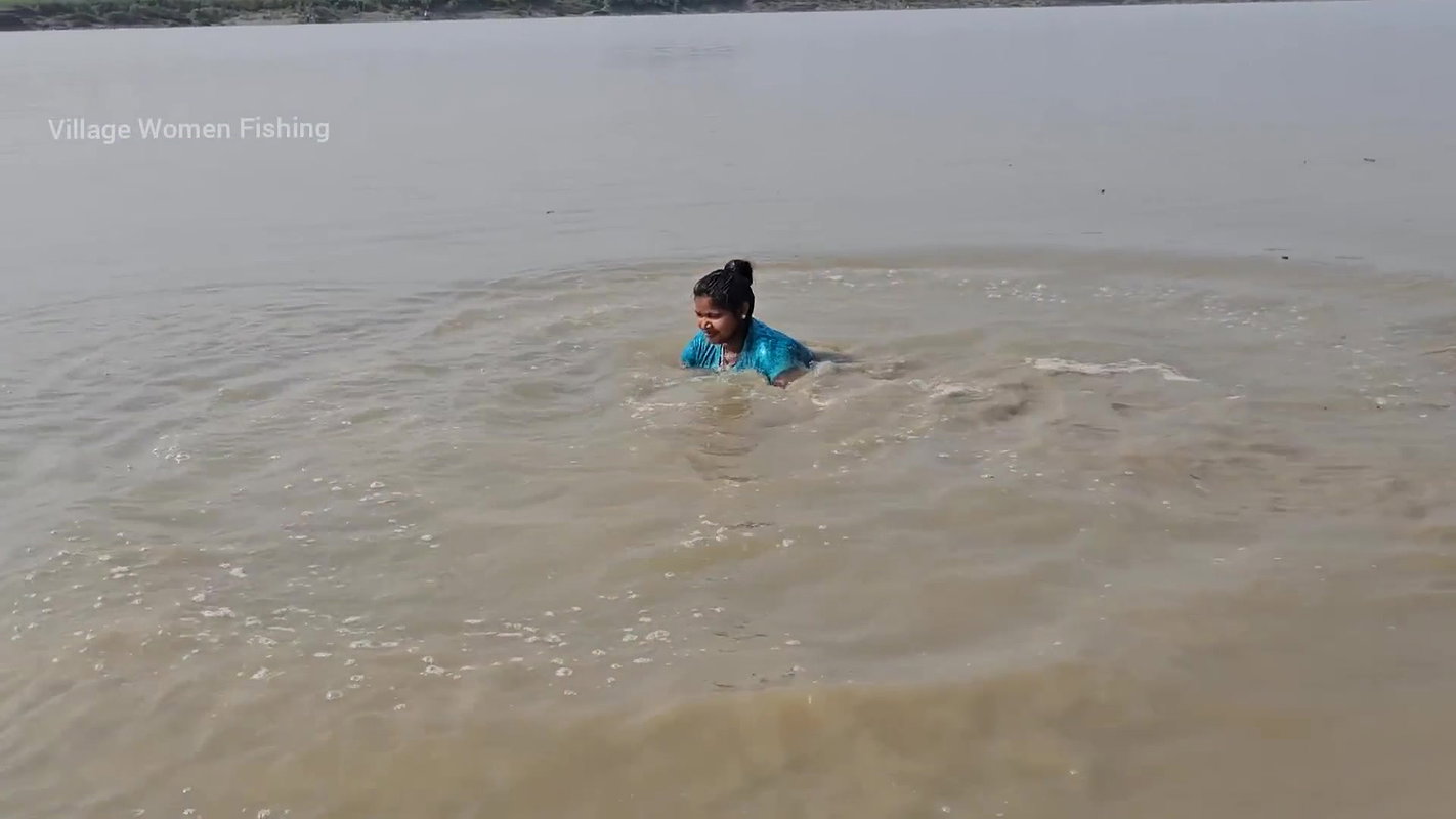 Amazing Village Women New Shore Fishing video    M