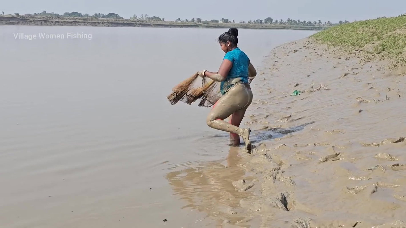 Amazing Village Women New Shore Fishing video    M
