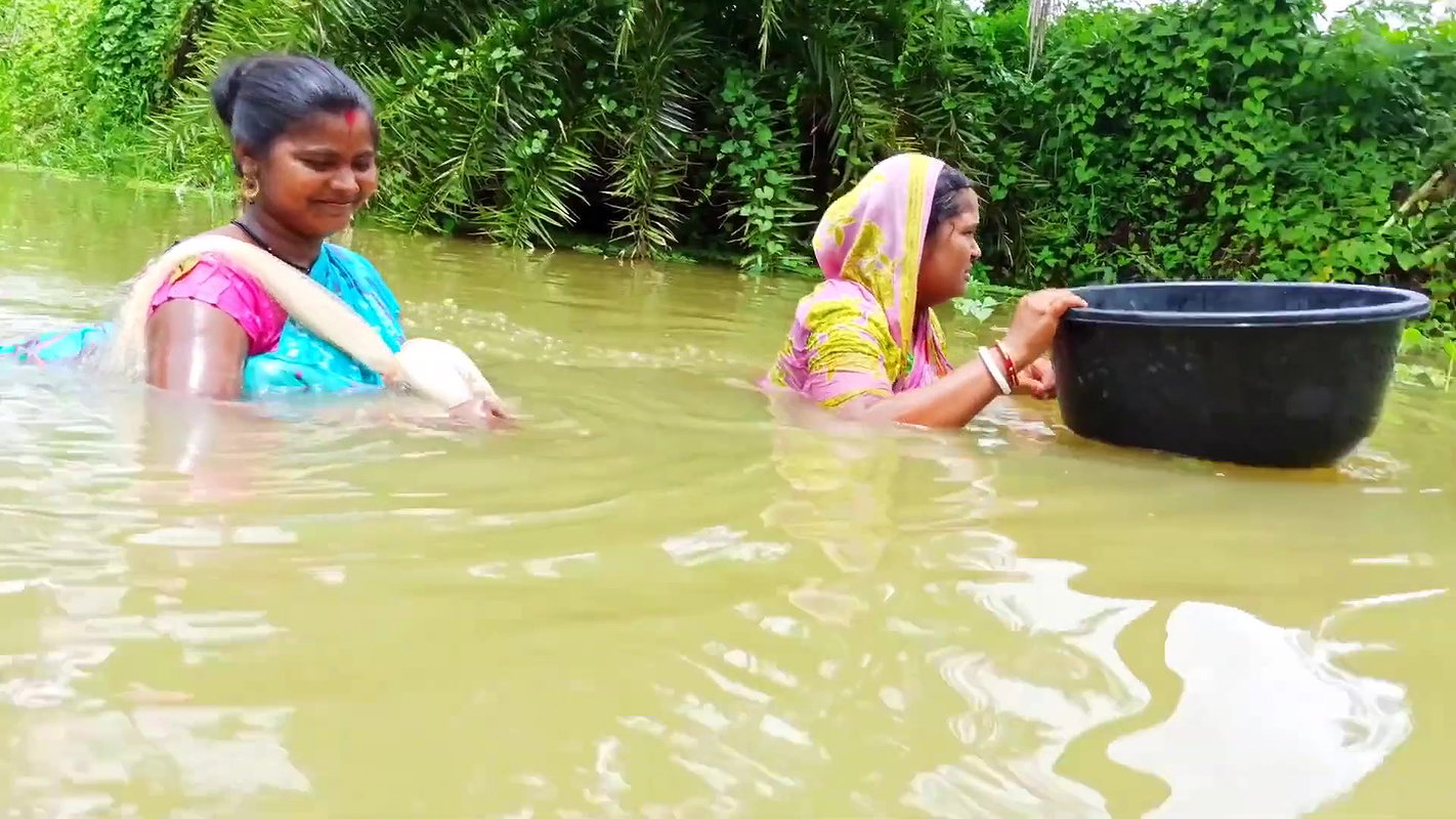 Amazing Village Women Traditional Fishing Techniqu