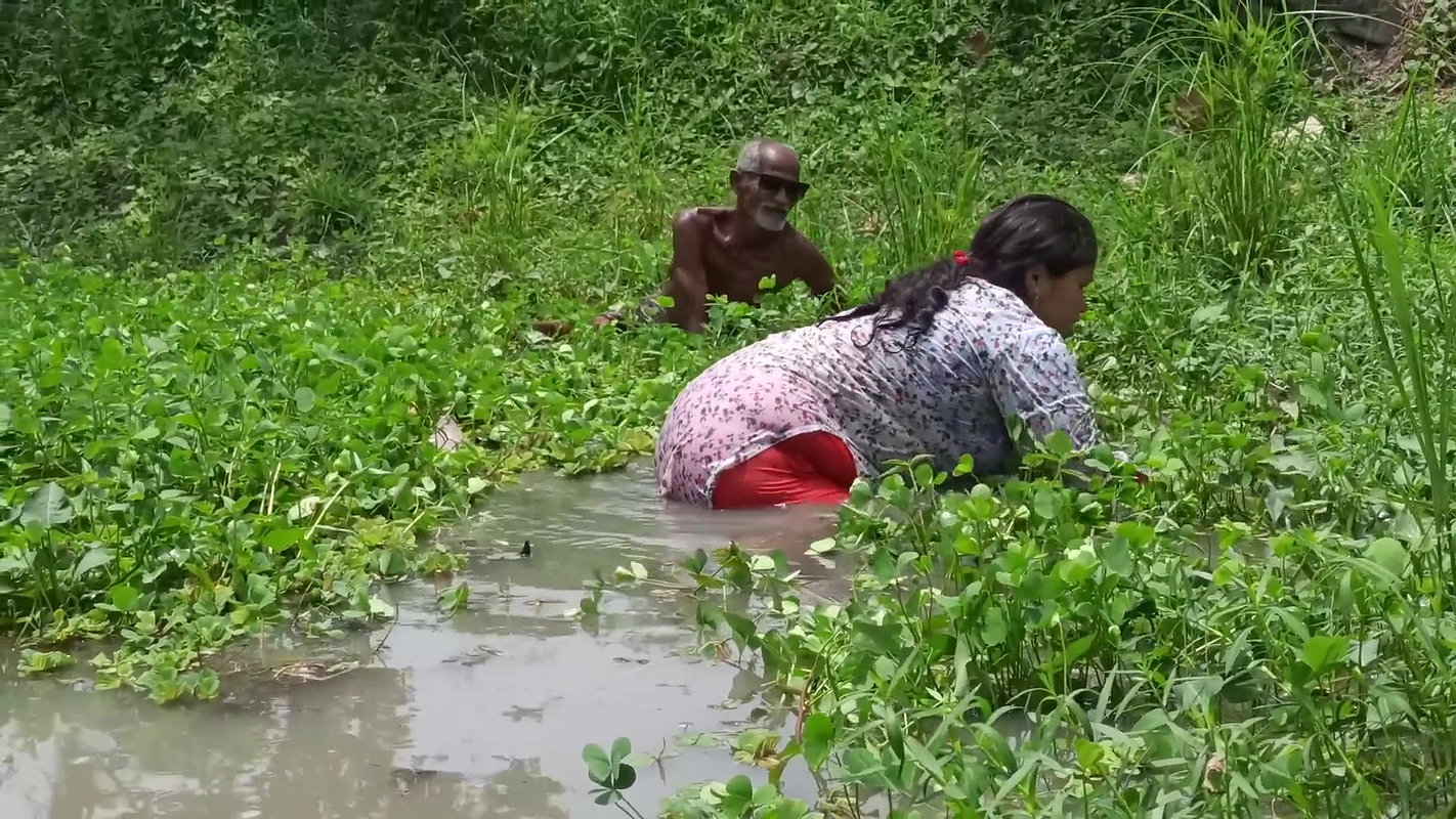 Amazing Village women Traditional Fishing with Gra