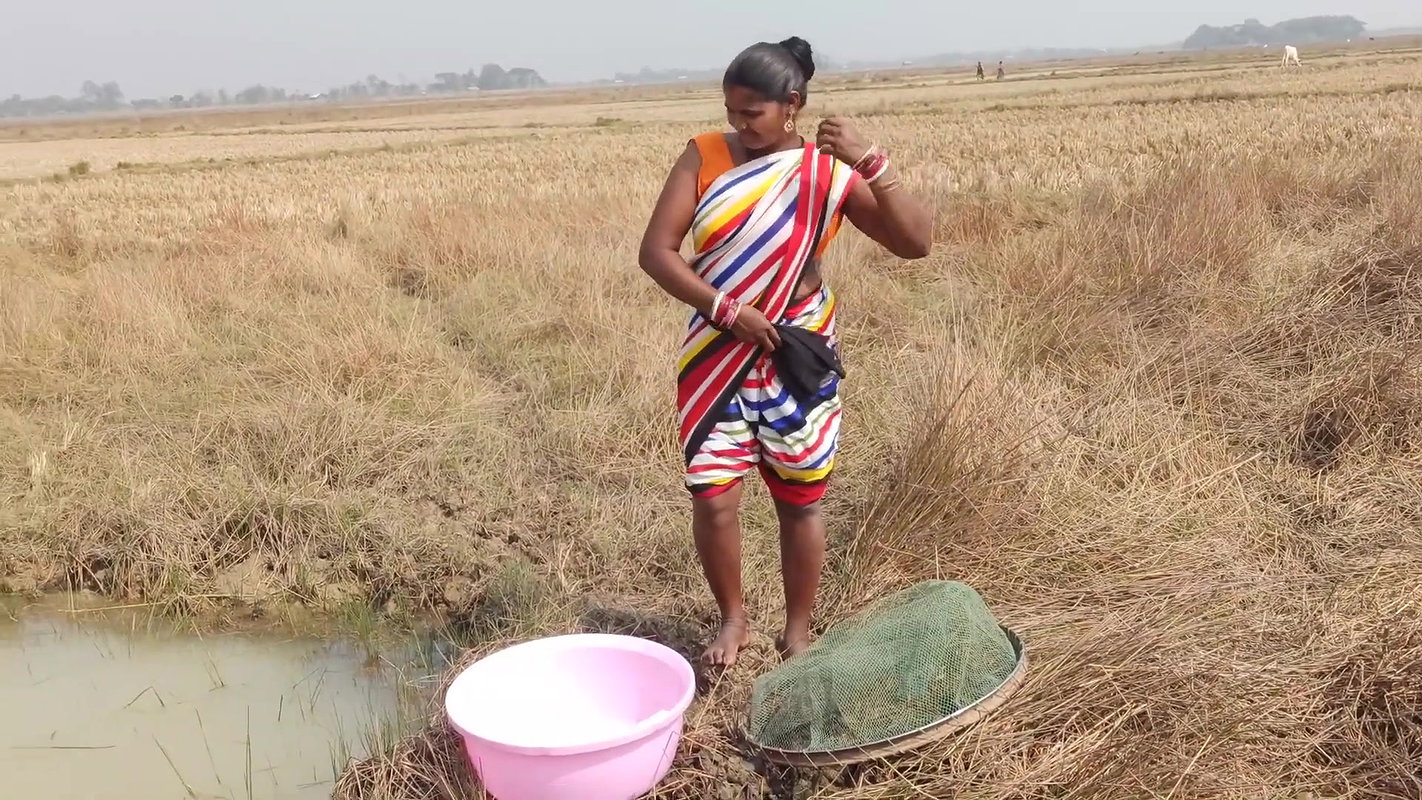 Amazing Village Women Traditional Hand fishing   M