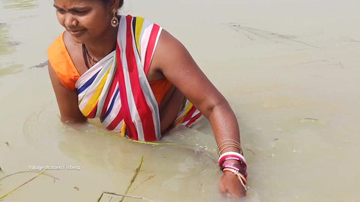 Amazing Village Women Traditional Hand fishing   M
