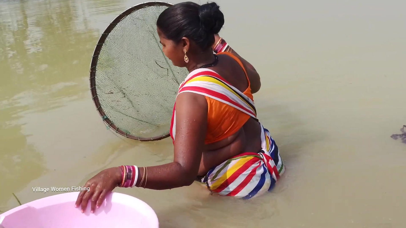 Amazing Village Women Traditional Hand fishing   M