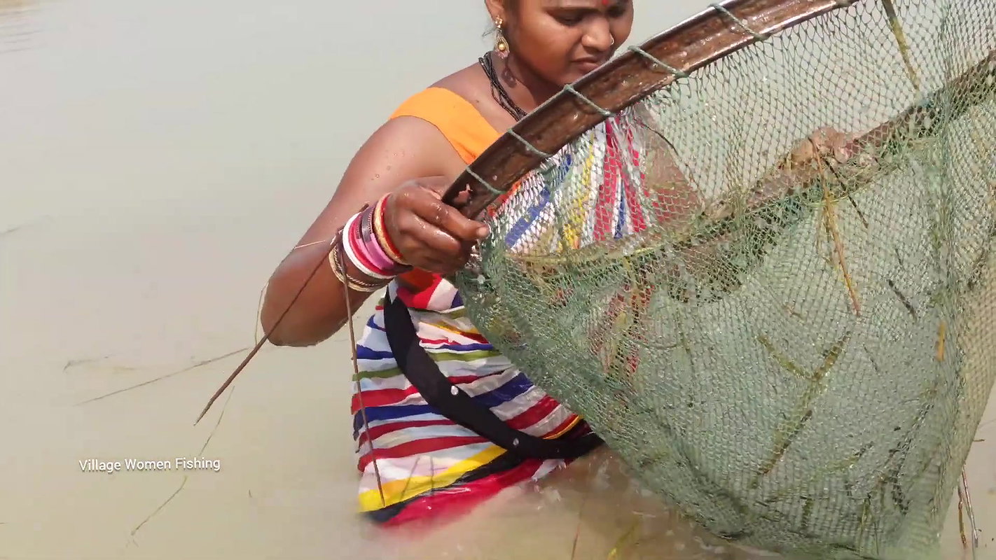 Amazing Village Women Traditional Hand fishing   M