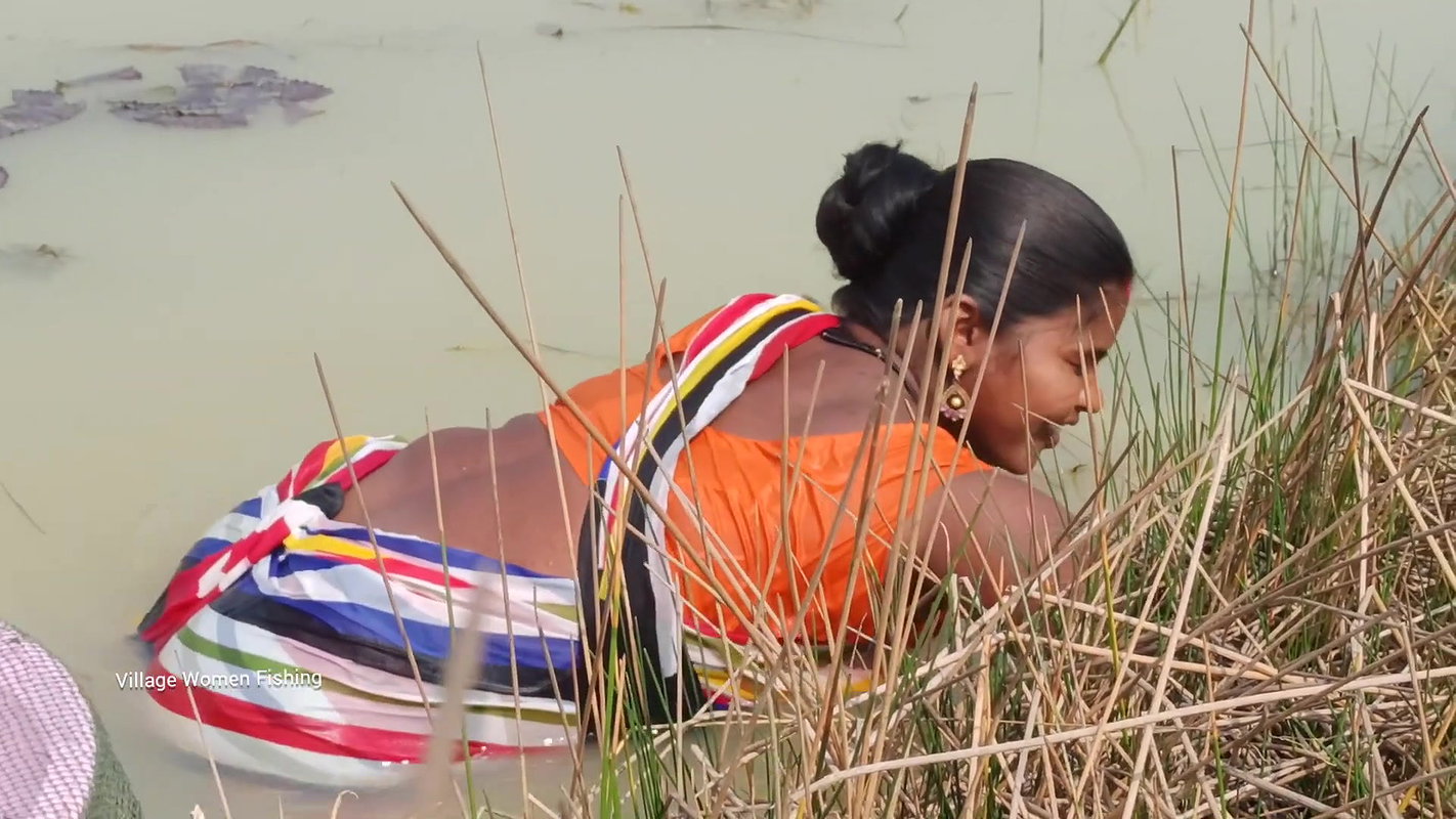 Amazing Village Women Traditional Hand fishing   M
