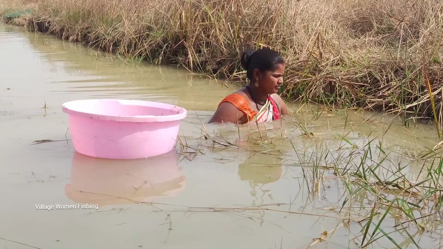 Amazing Village Women Traditional Hand fishing   M