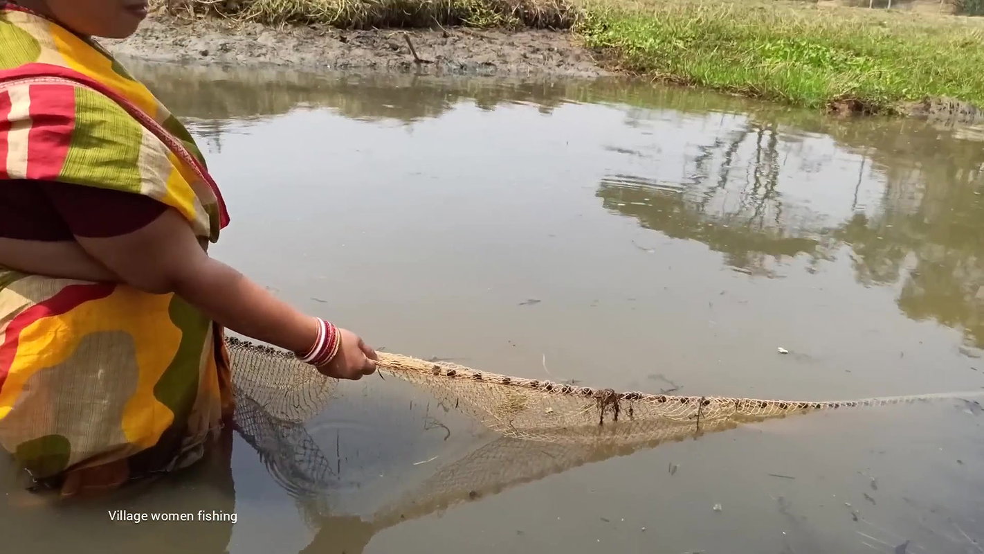Amazing Village Women traditional hand fishing