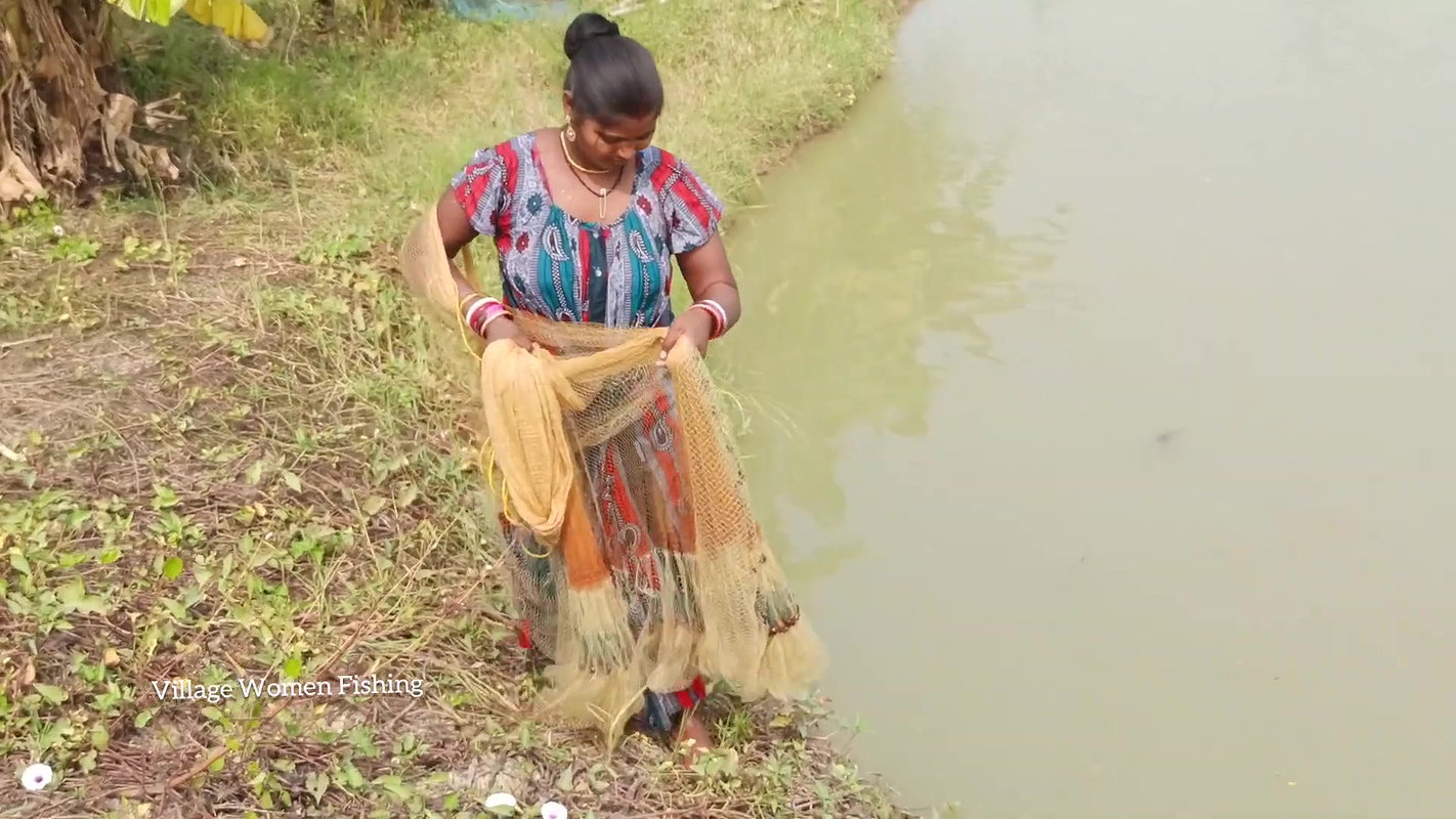 Amazing Village Women Traditional Net Fishing   Vi