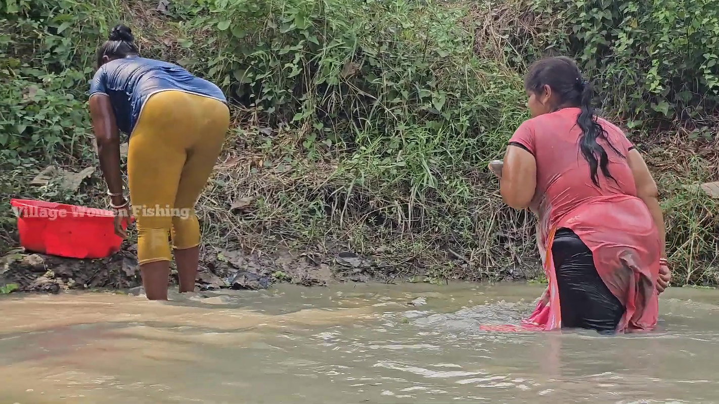 Amazing Village Women unique Fishing technique