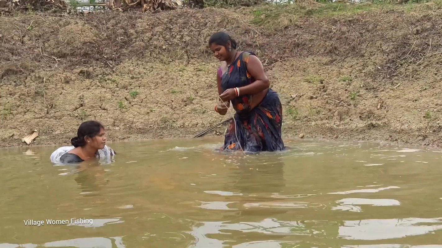 Amazing গ্রামের বৌদি আশ্চর্যজনক জাল মাছ ধরার ভিডিও