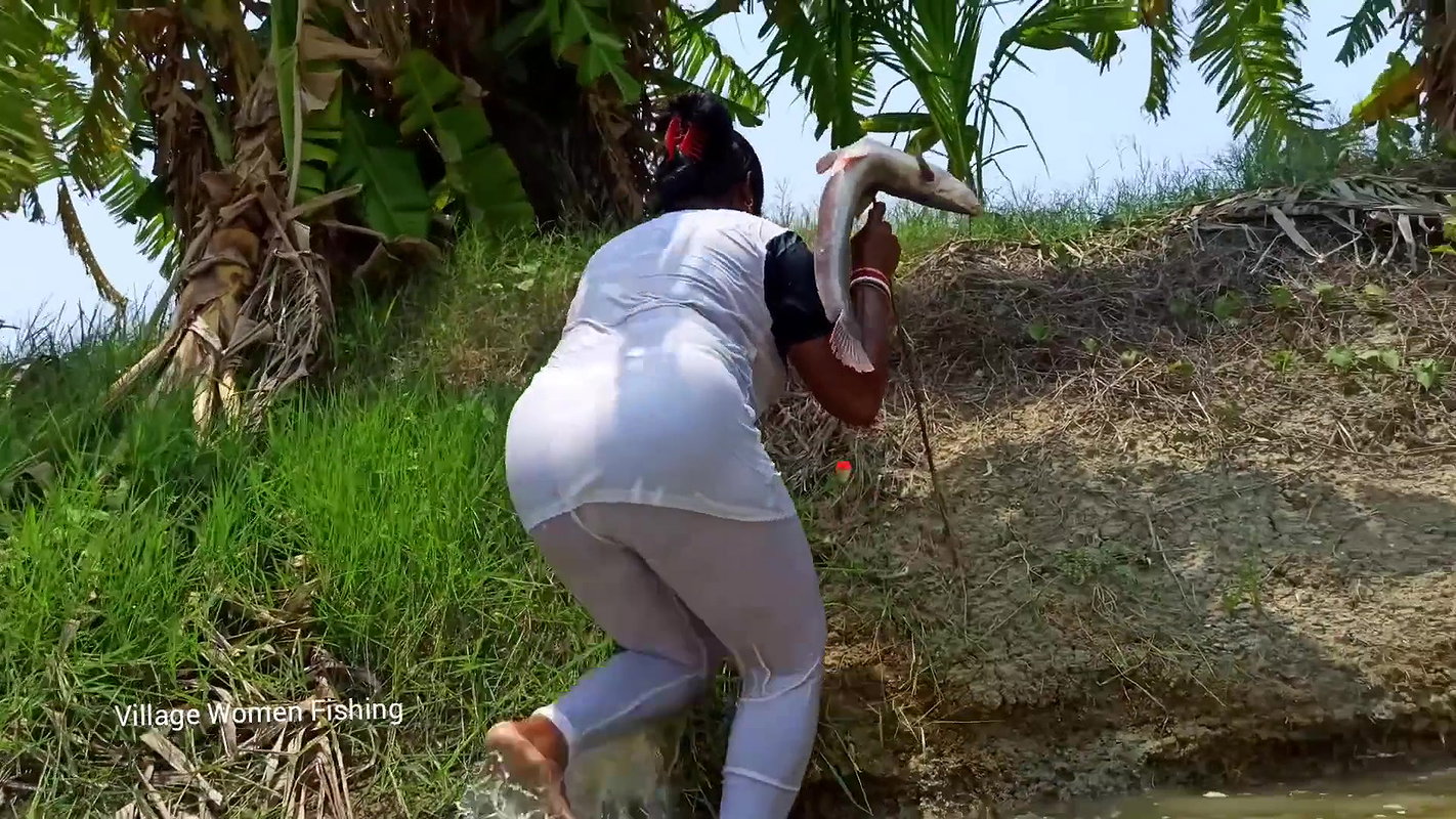 Arrow fishing by village women part-2   Mouni Arro