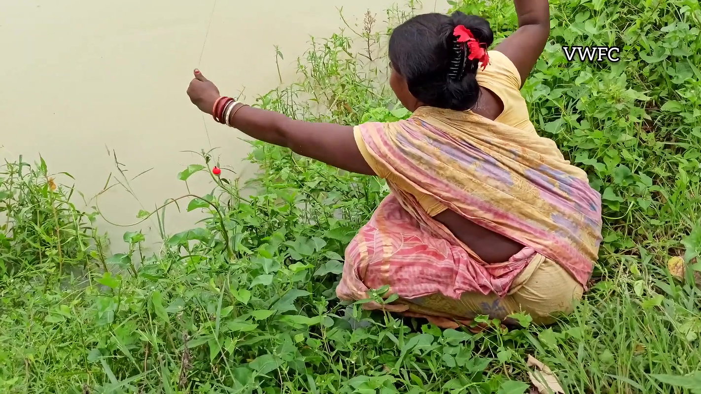 Best Hook Fishing by Village Women   আজ মৌনি হুক ম