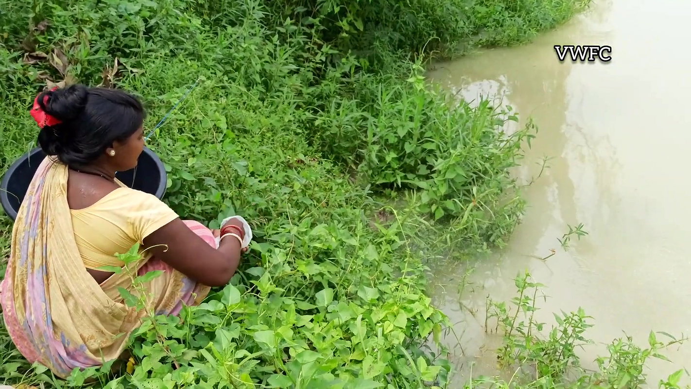 Best Hook Fishing by Village Women   আজ মৌনি হুক ম