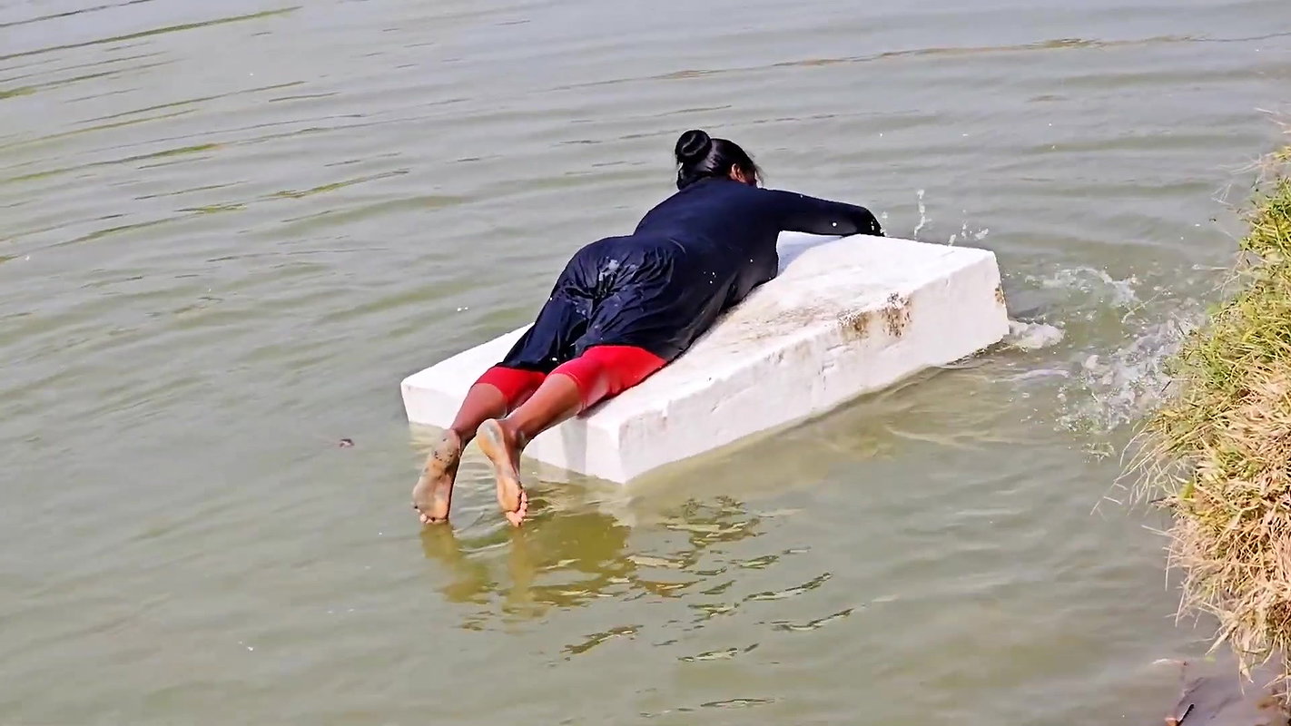 Best Village Women amazing Net Fishing for Carp Fi