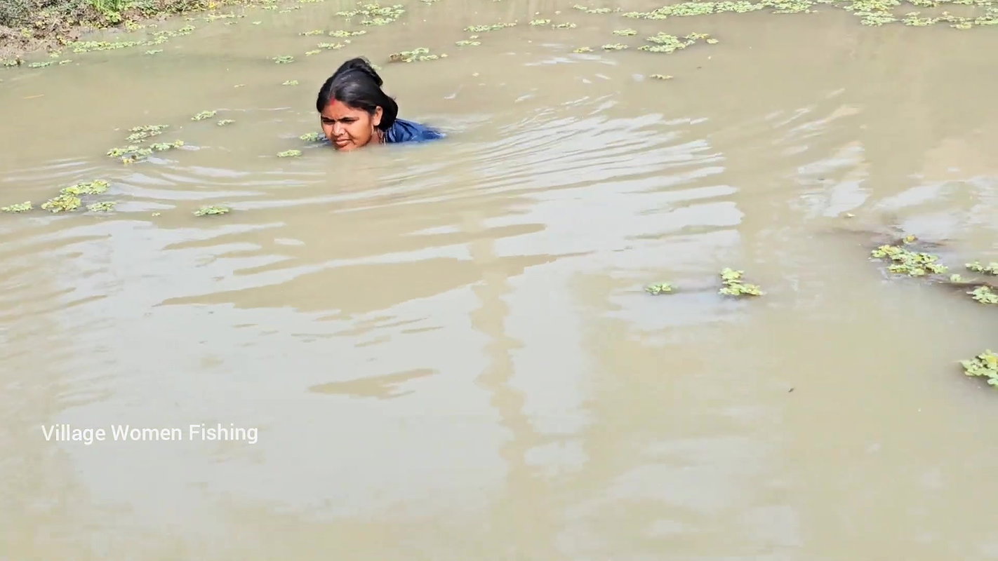 Best Village Women Fishing video    Village Women