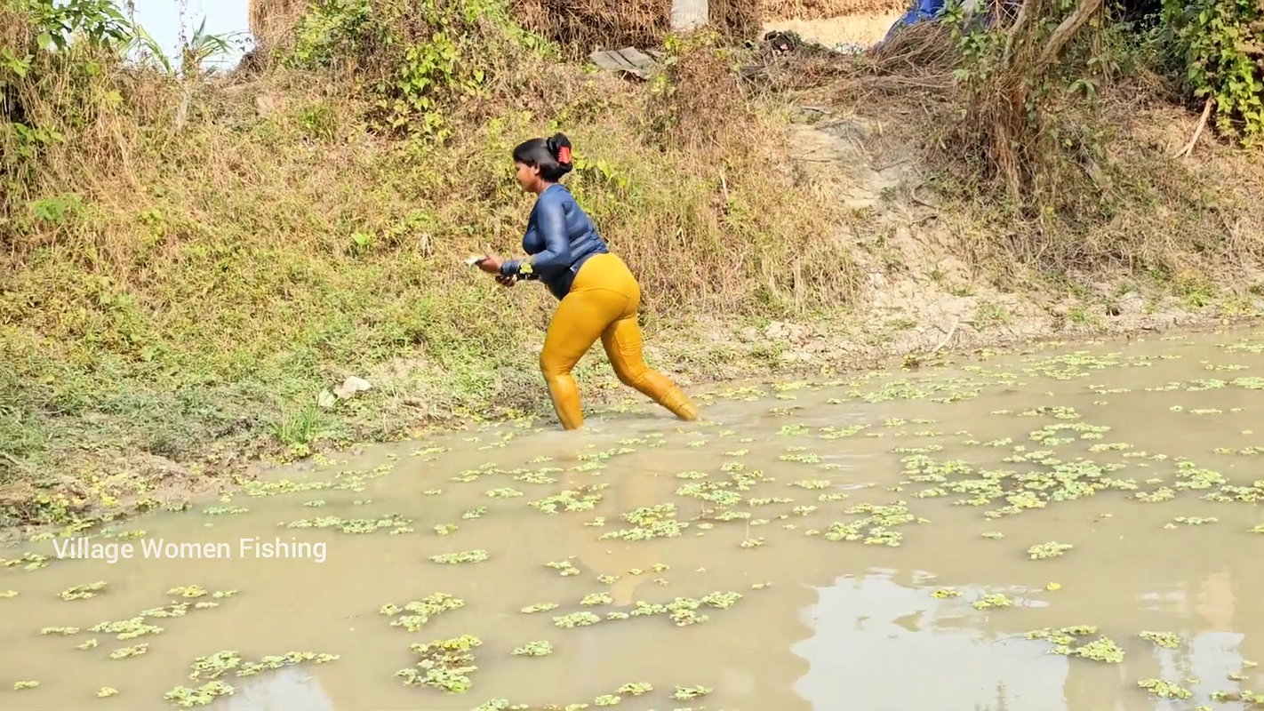 Best Village Women Fishing video    Village Women