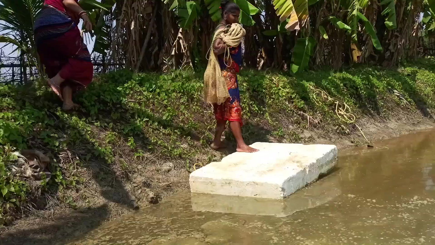 x Best Village women unique fishing   Mouni fishing