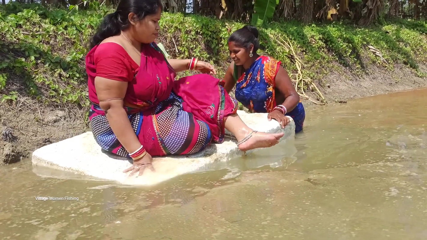 x Best Village women unique fishing   Mouni fishing