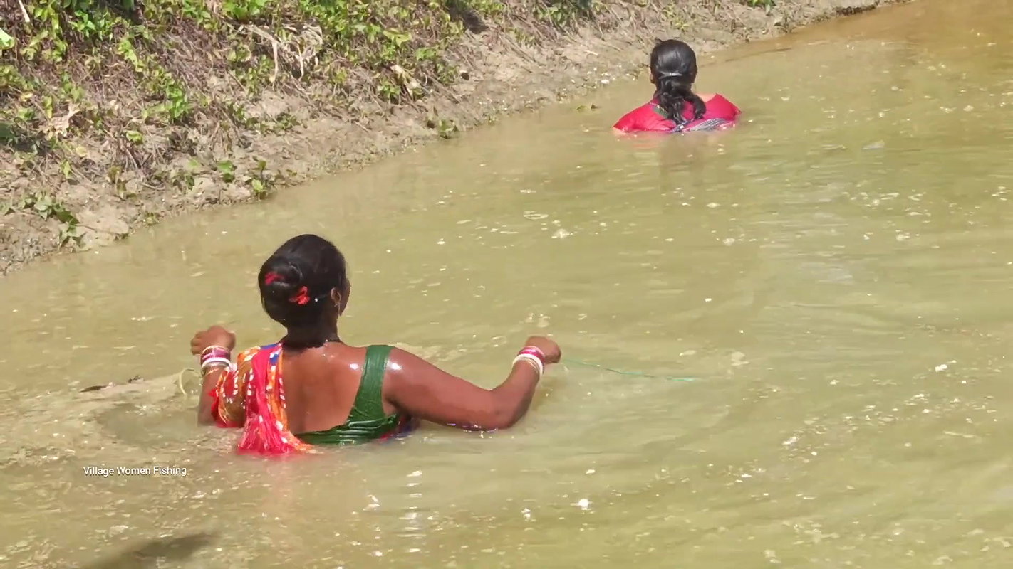 x Best Village women unique fishing   Mouni fishing
