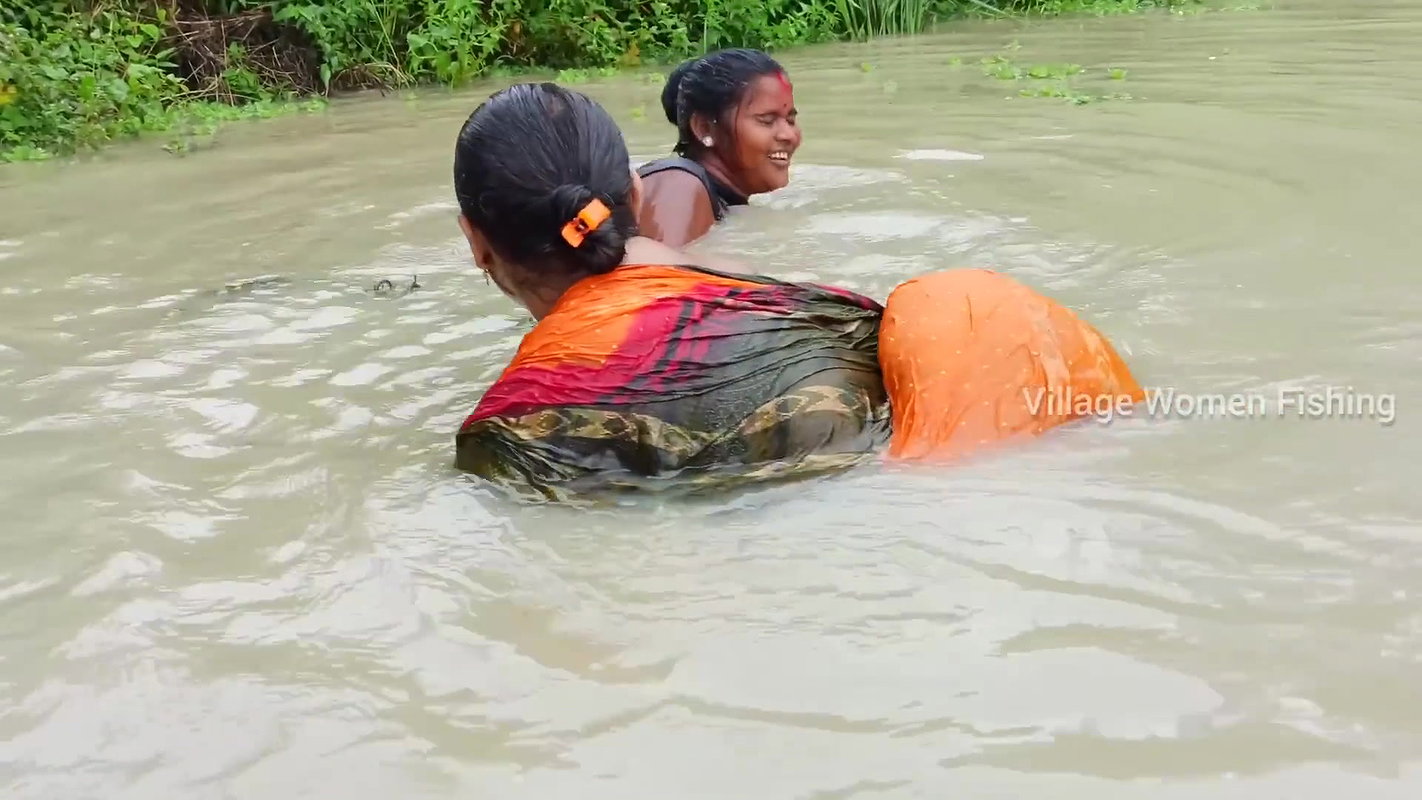 Best women Hand fishing in mud water   Village wom
