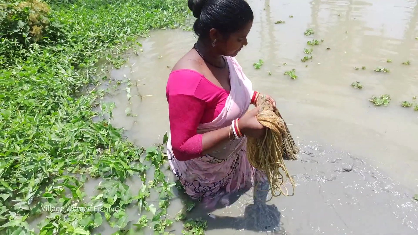 Best women net fishing video in village pond