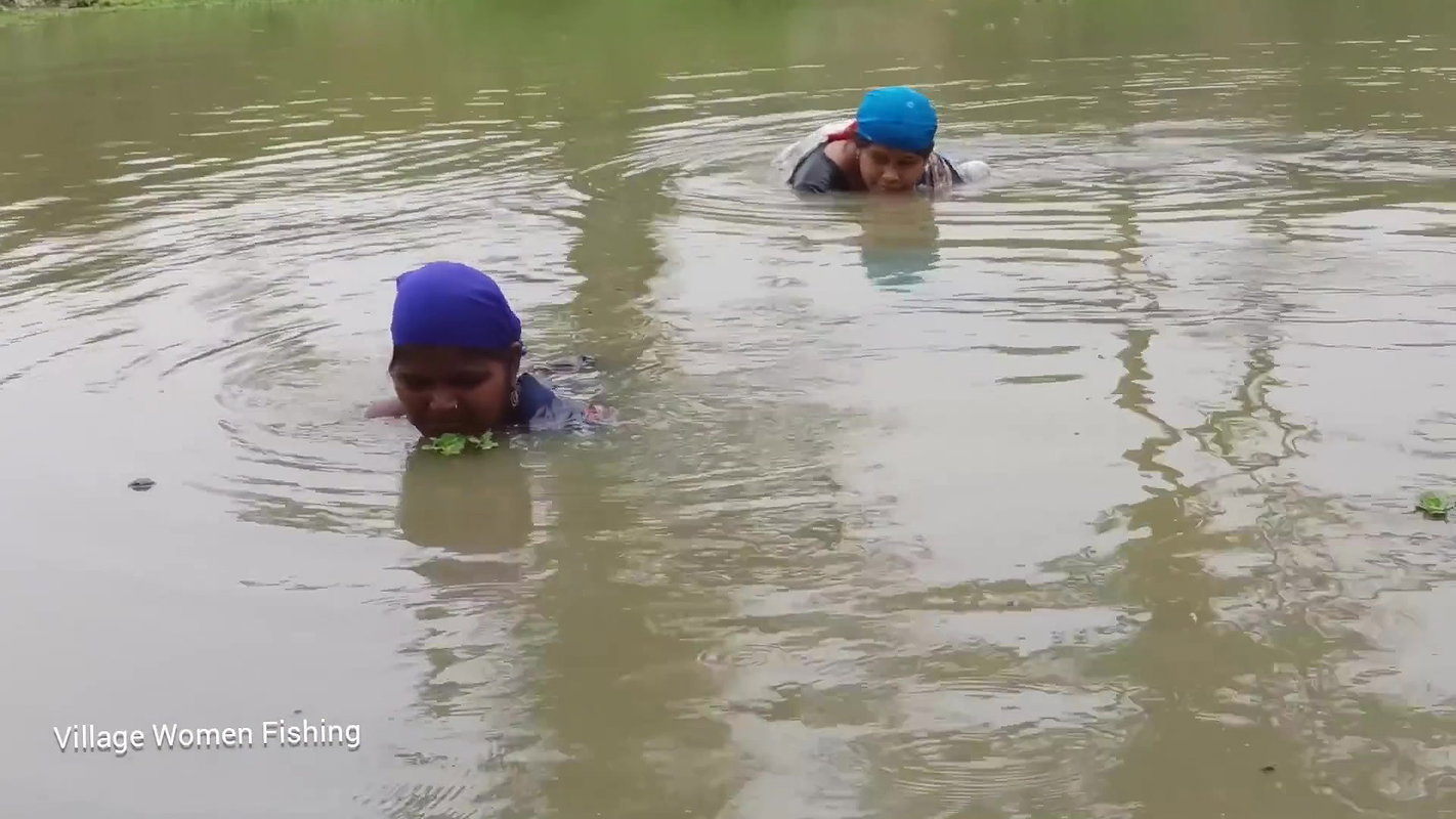 Best Women Net Fishing Video   Mouni fishing with