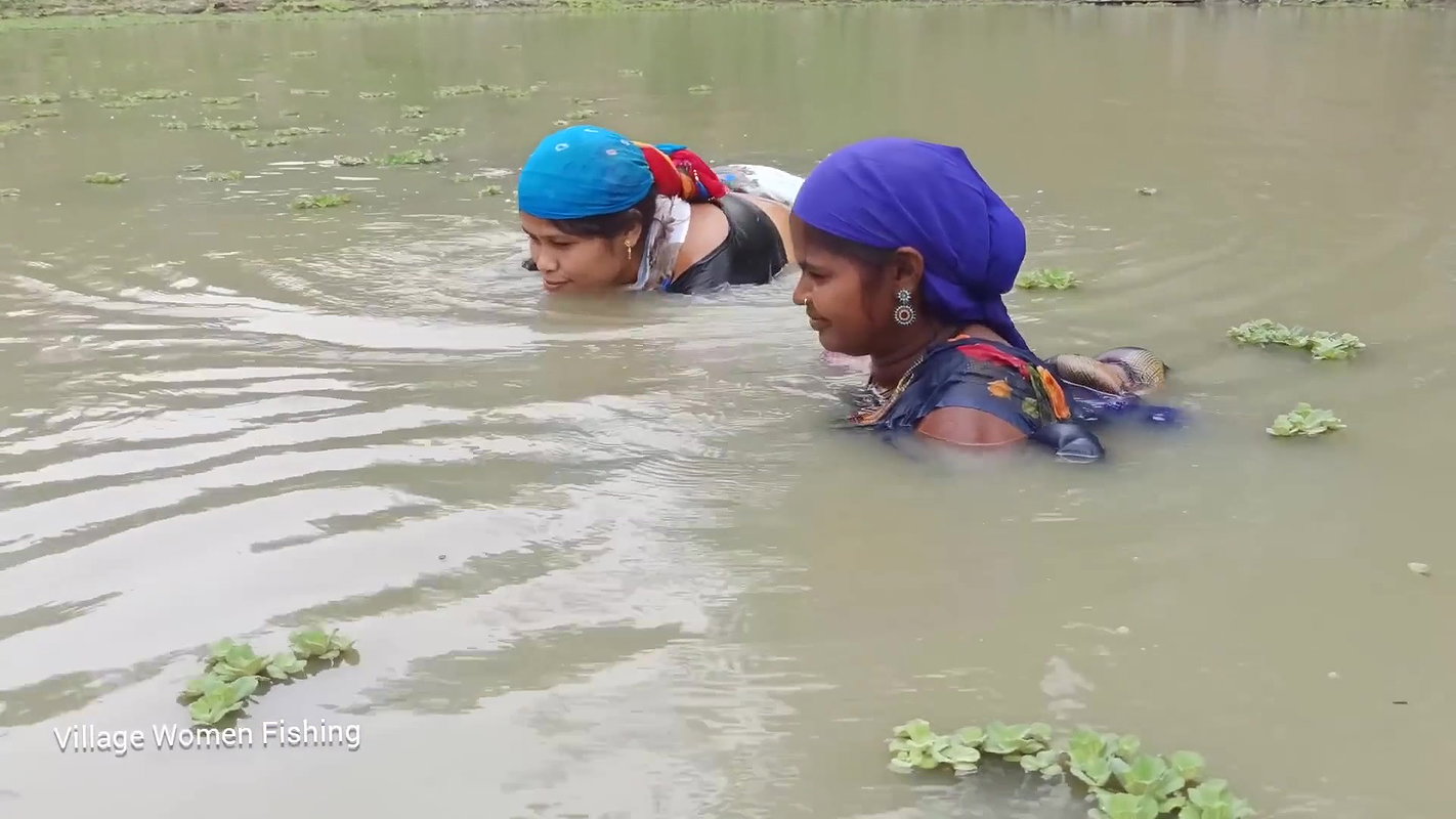 Best Women Net Fishing Video   Mouni fishing with