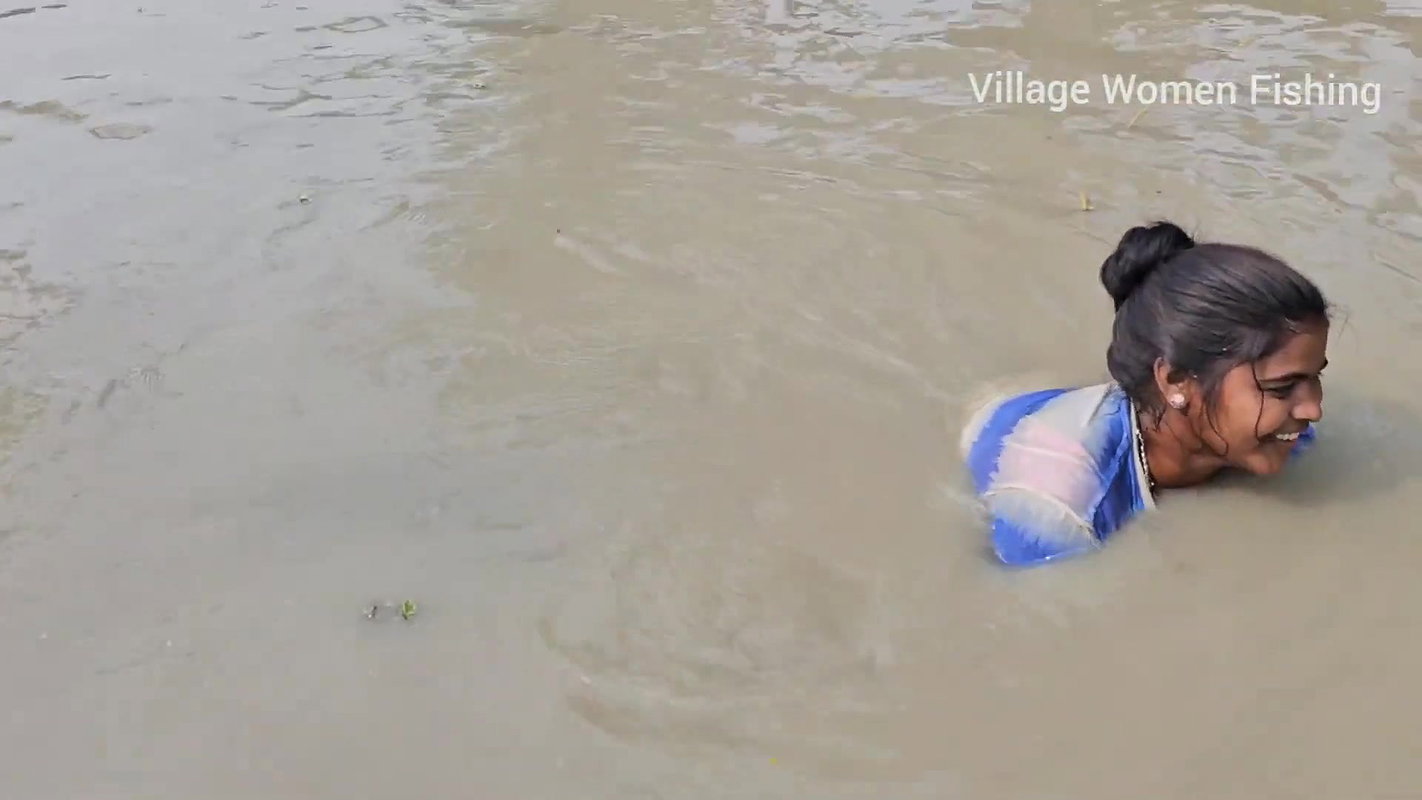 Incredible Big Chitol fish caught by Village Women