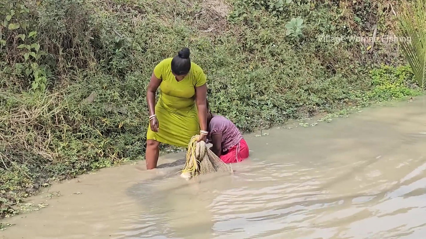Incredible Village Women Fishing video    Village