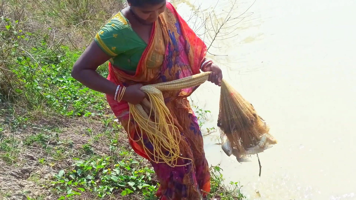 Most Satisfying Cast Net Fishing Video -Traditiona