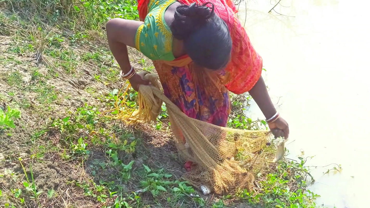 Most Satisfying Cast Net Fishing Video -Traditiona