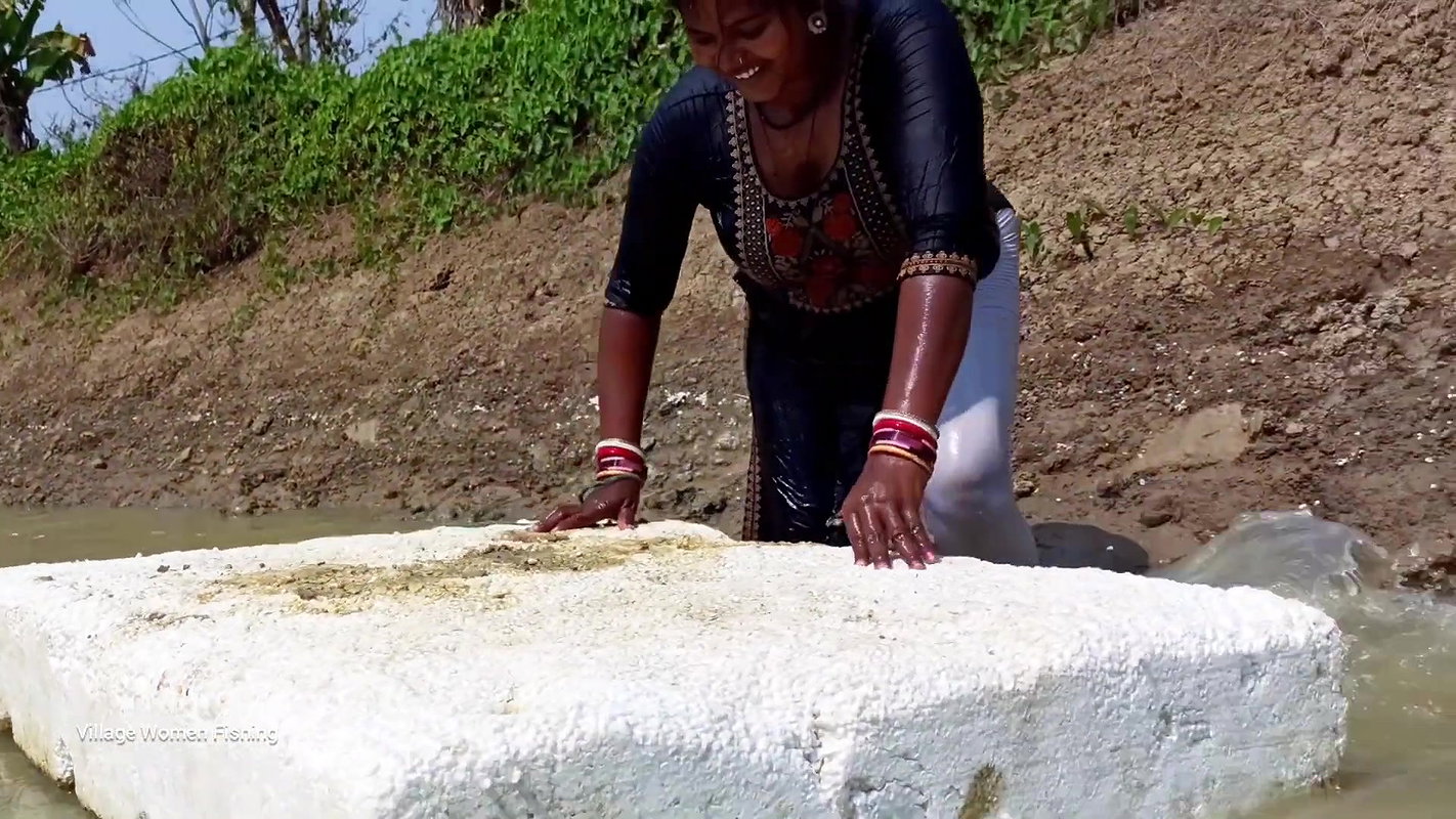 x Mouni Net Fishing   Katla Fish   Village women fis