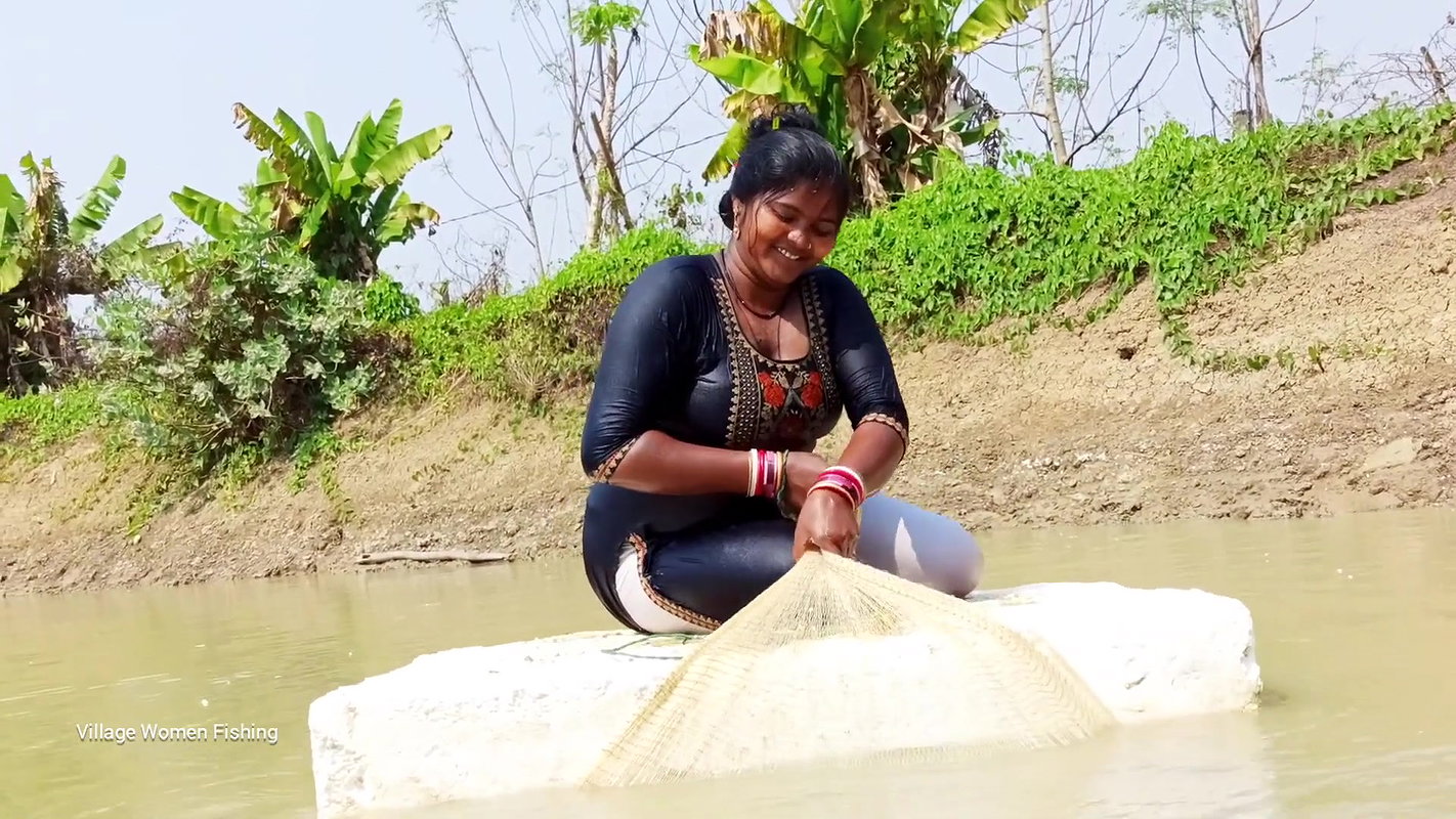 x Mouni Net Fishing   Katla Fish   Village women fis