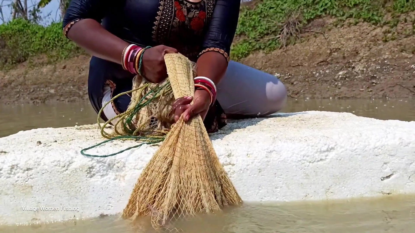 x Mouni Net Fishing   Katla Fish   Village women fis