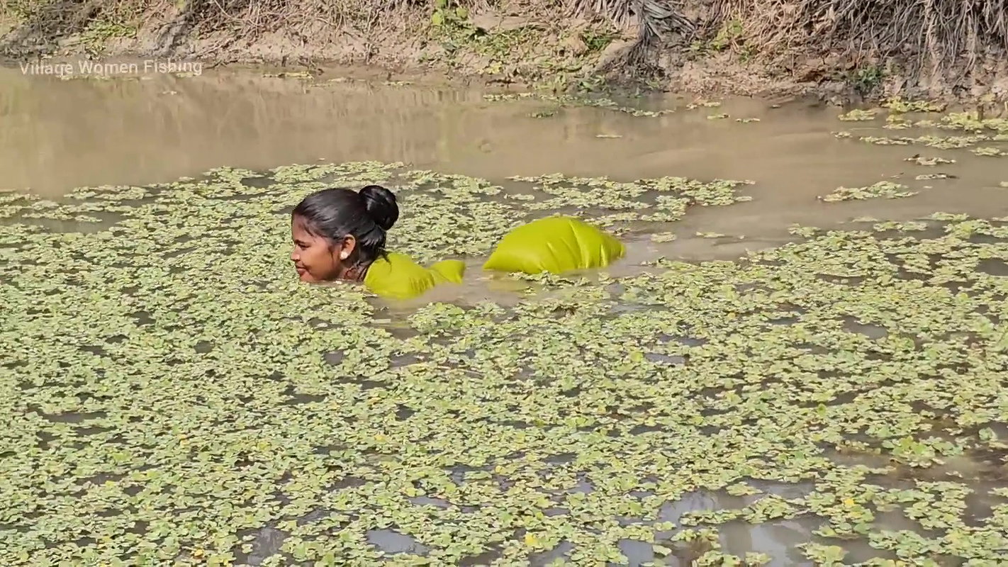 New Amazing Village Women Net Fishing video    Mou
