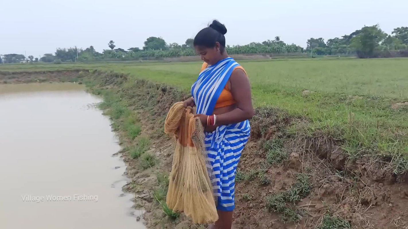 Unbelievable Village women fishing in village pond