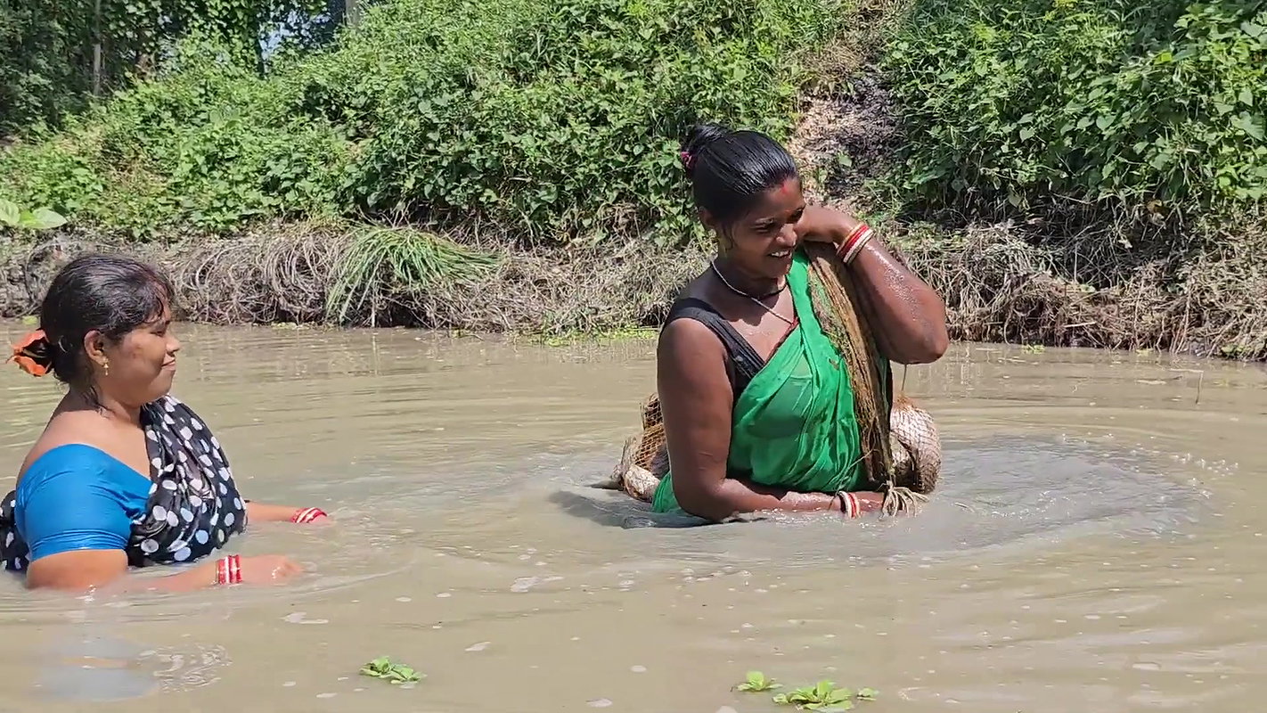 Unbelievable Village Women Net Fishing in mud Wate