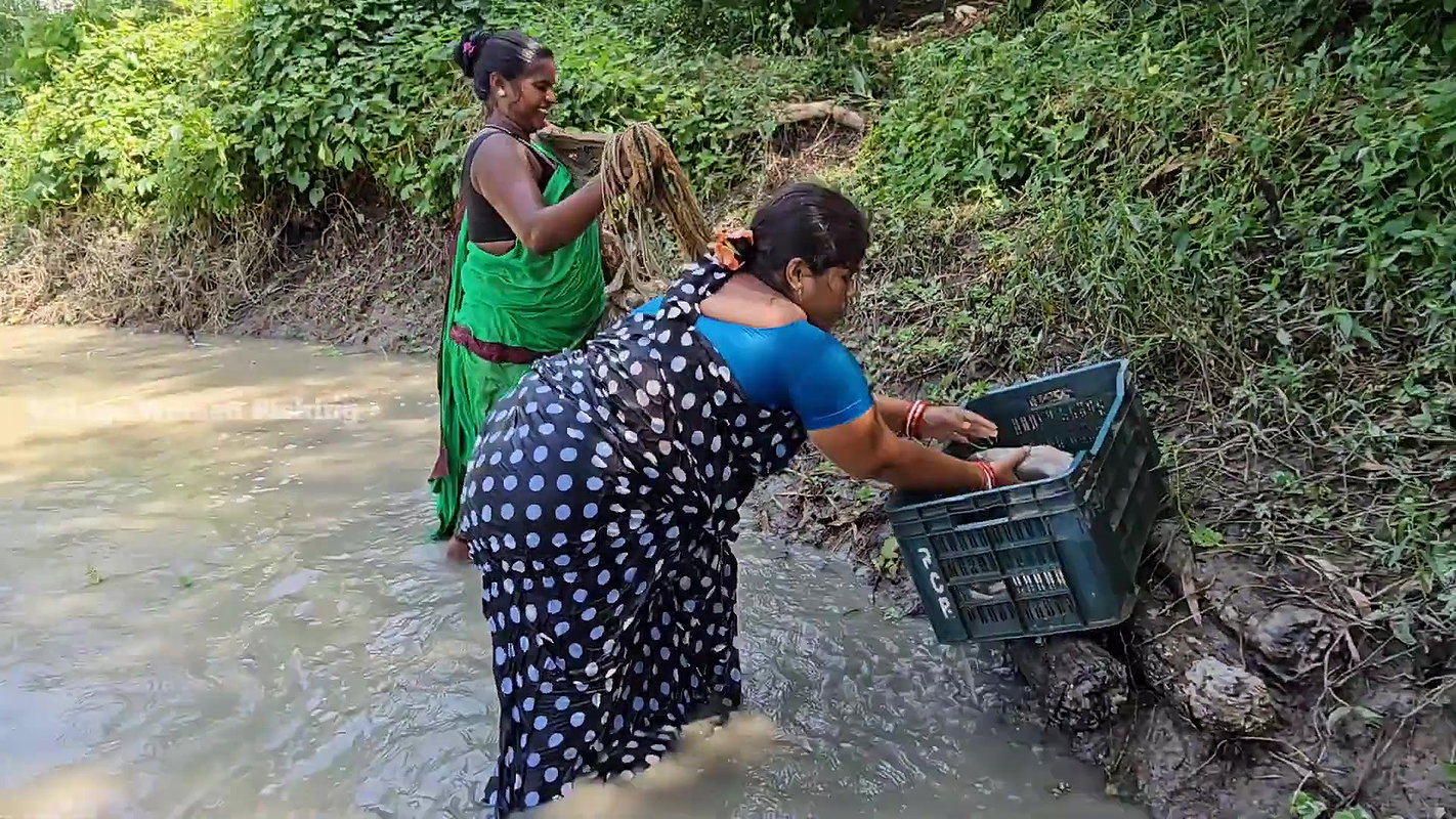 Unbelievable Village Women Net Fishing in mud Wate