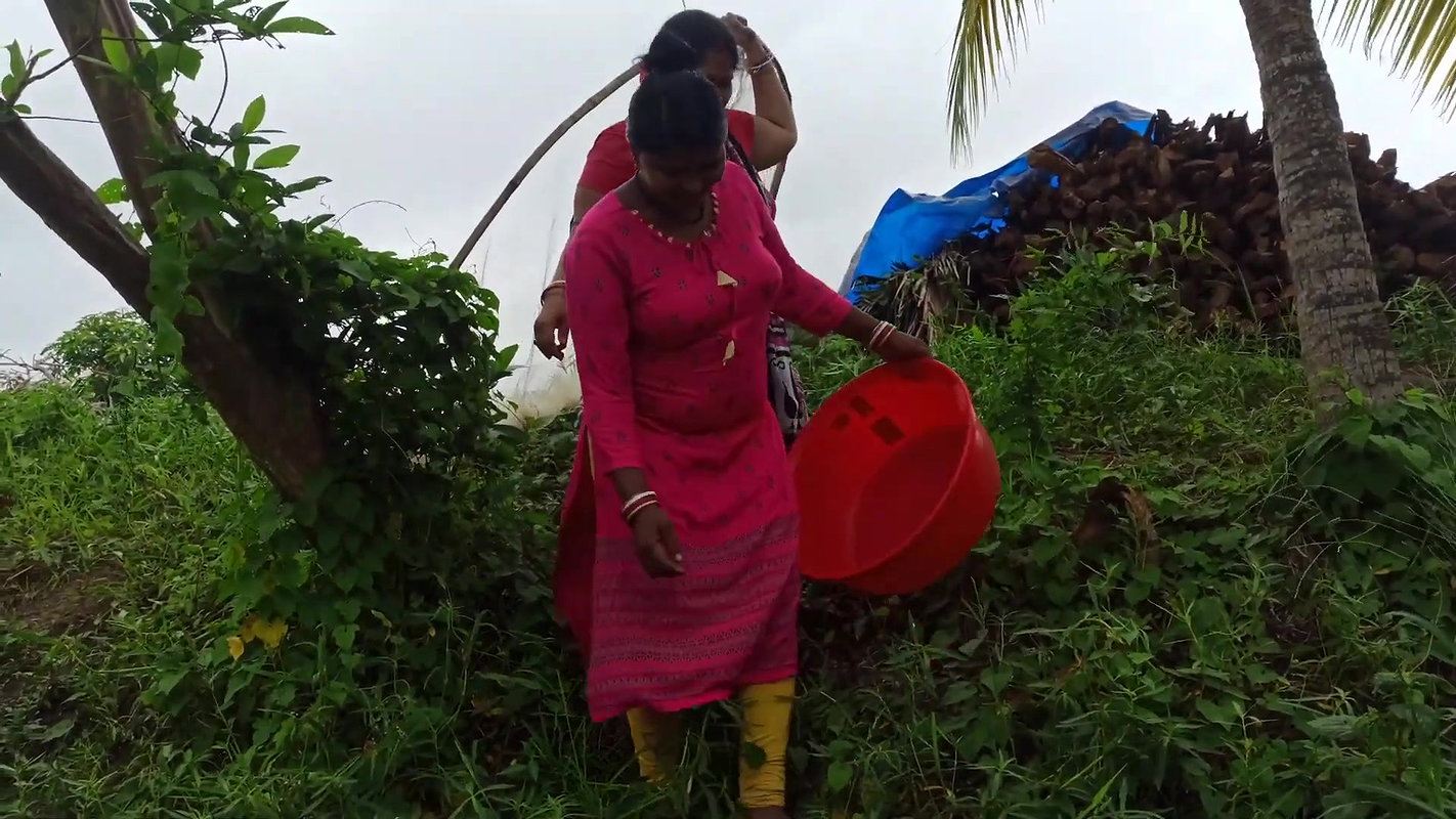 Unique fishing by village women   Mouni fishing