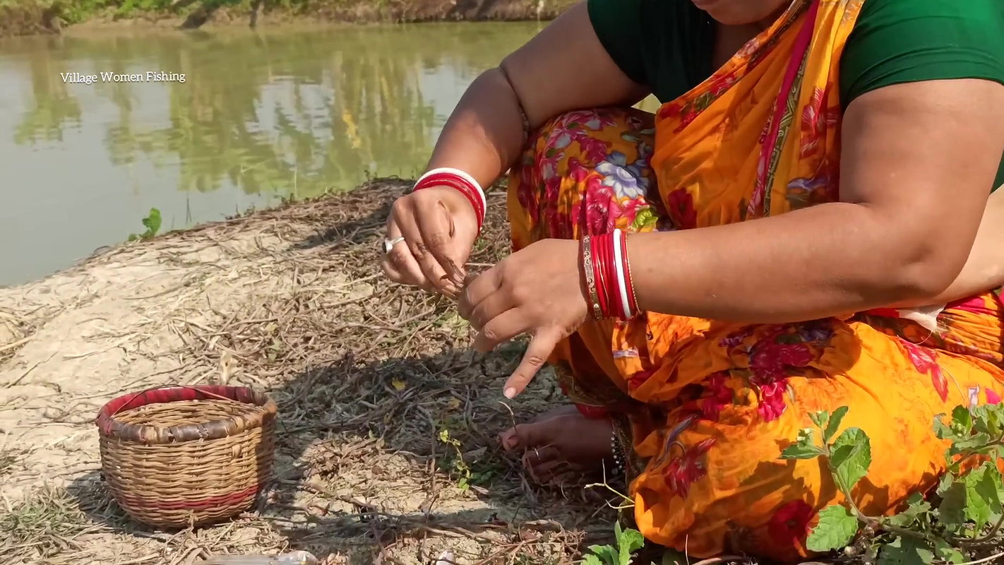 xVillage Women Catching and Cooking Fish village st