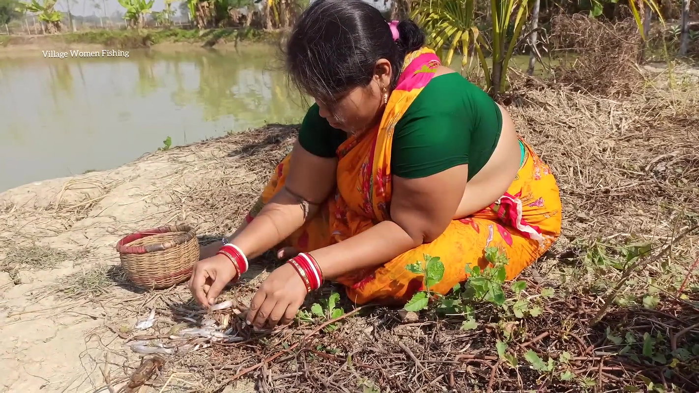 xVillage Women Catching and Cooking Fish village st