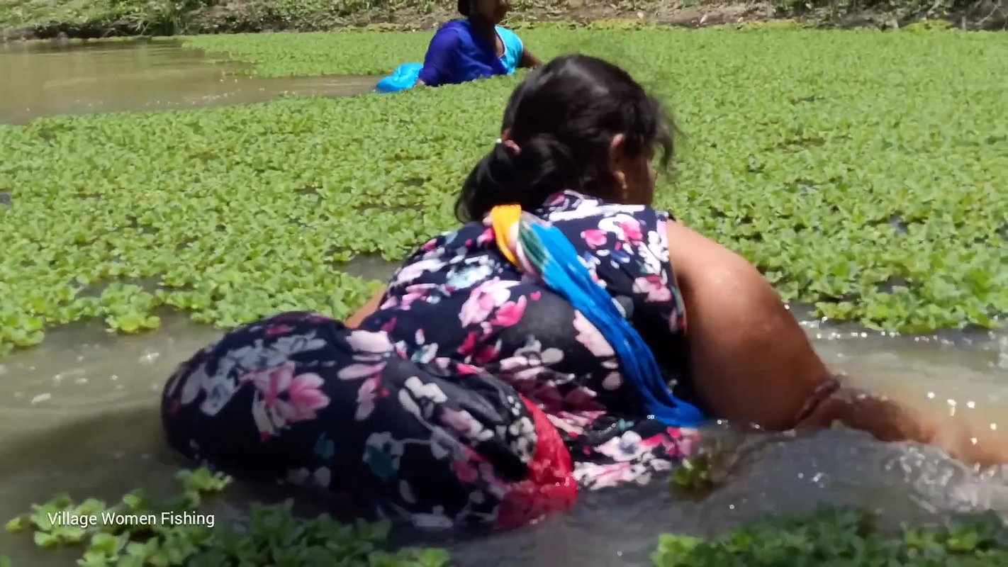 Village women fishing video   Amazing Mouni fishin