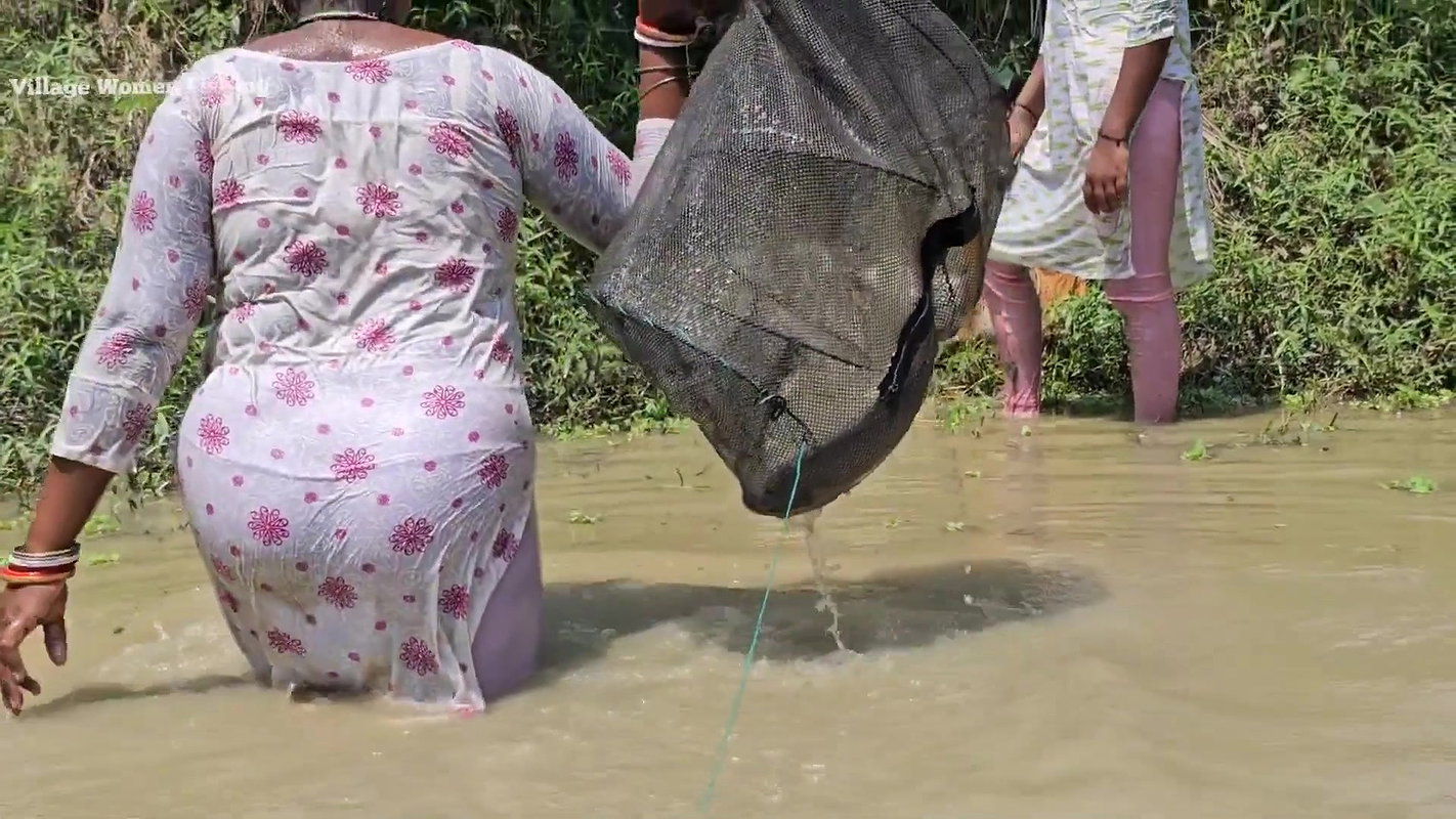 Village Women New Amazing Net Fishing video    Mou