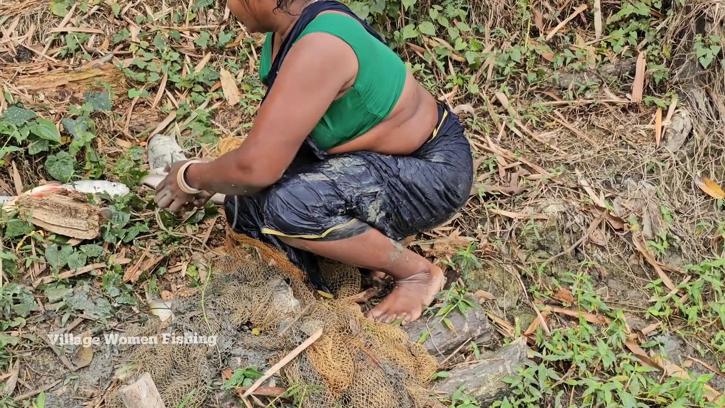 x   Village Women New Net fishing video 2